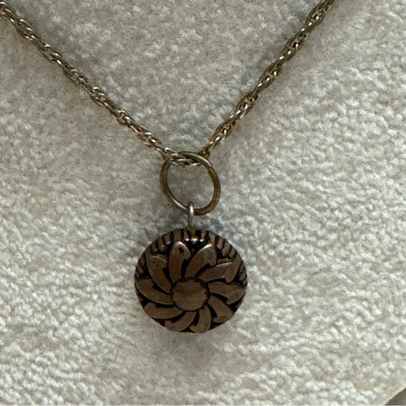 Vintage Avon Copper Pendant Necklace Dainty - Picture 4 of 7